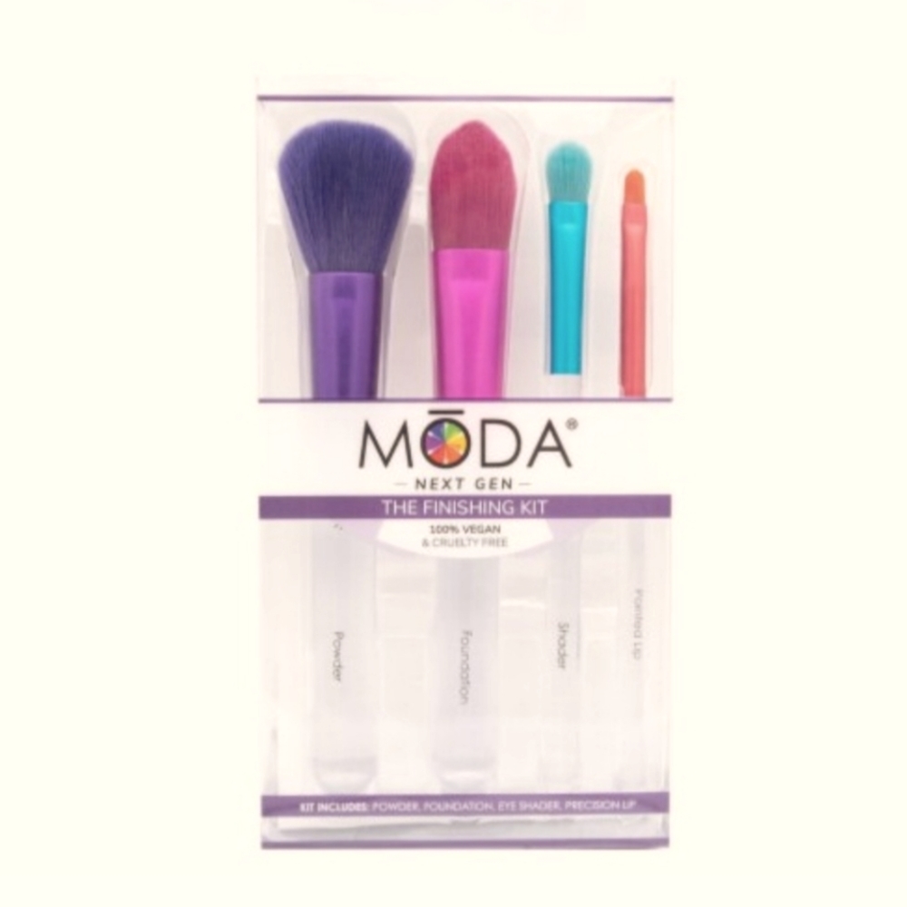 MODA Next Gen The Finishing Brush Kit 4 pc with Smile FAUX Leather Makeup Bag